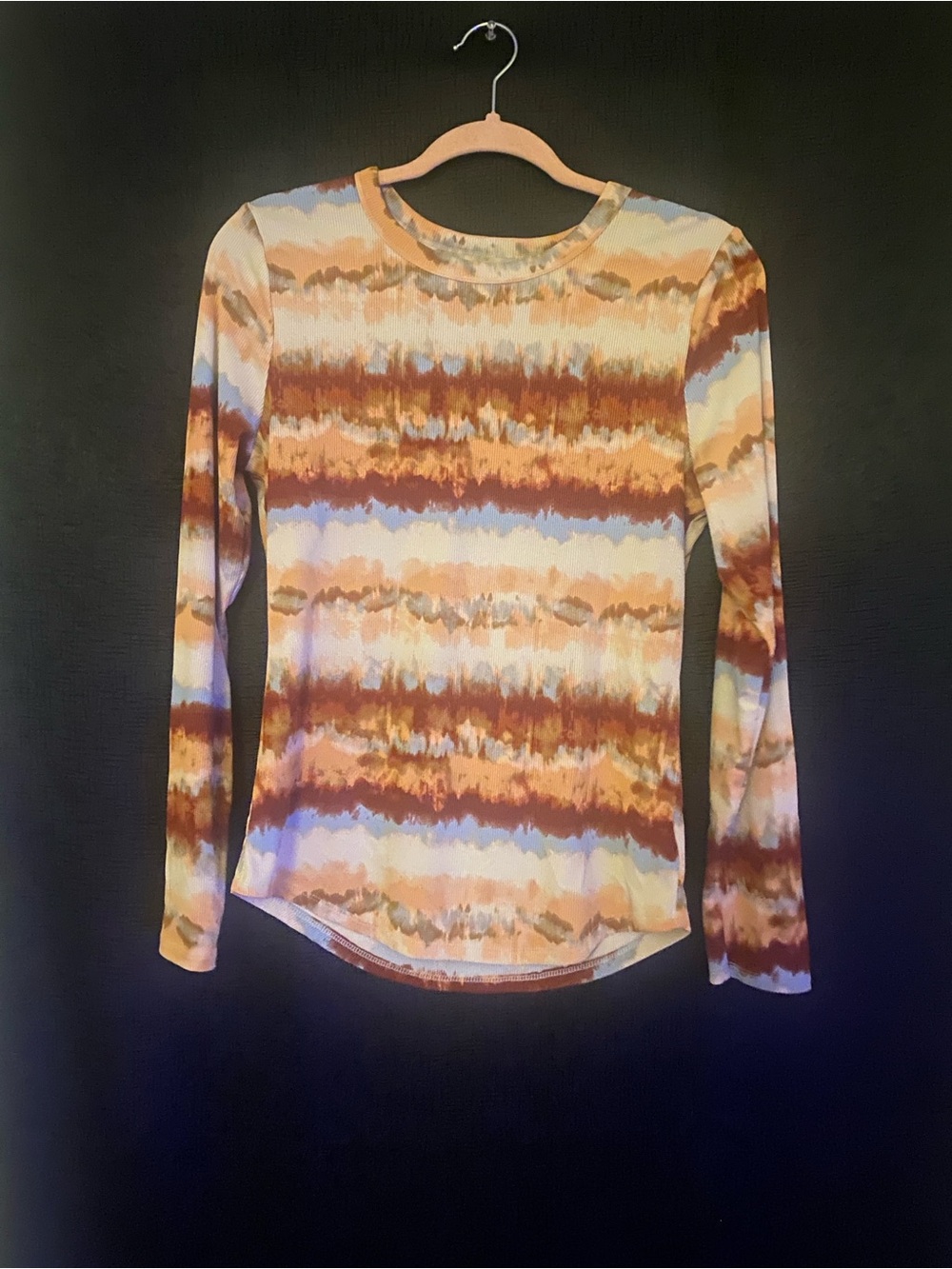 No Boundaries - Tie-Dye Crew Neck Top in Brick Red, Blue, & Cream size large